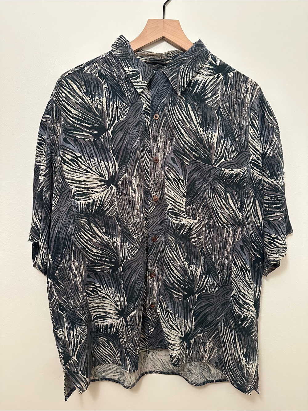 Bill Blass 100% Silk Blue Hawaiian Floral Shirt